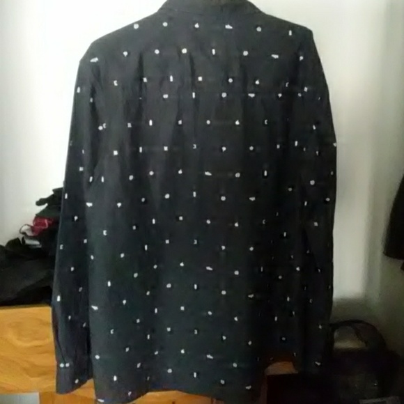 Button down shirt with design - Picture 4 of 4